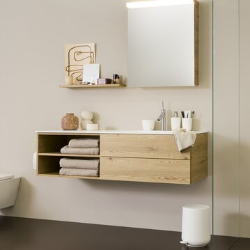Spiegelelement aus Holz mit Waschtresen der Möbelkollektion SB.2 von Schweizerbad